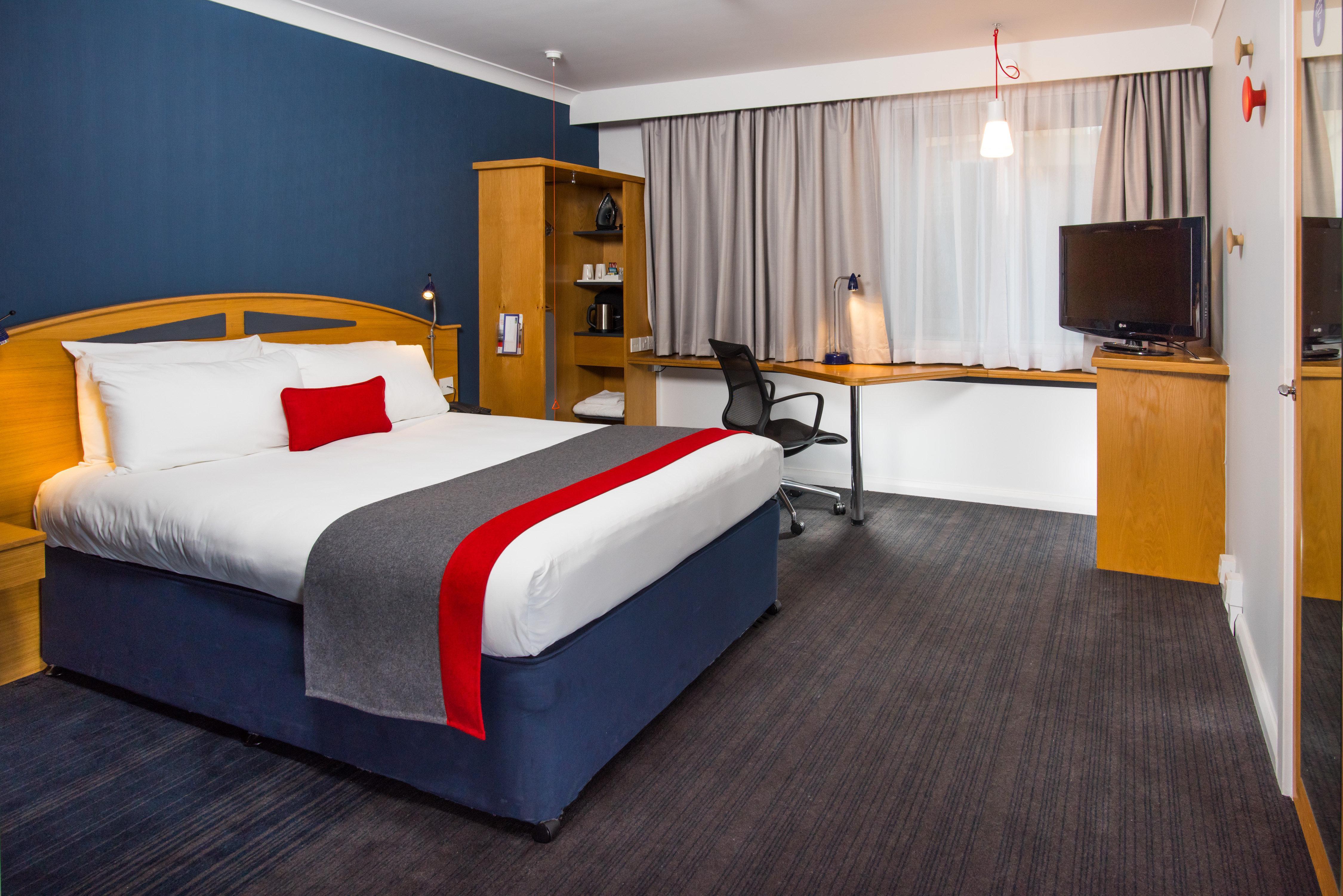 Holiday Inn Express East Midlands Airport By Ihg Castle Donington Exterior photo