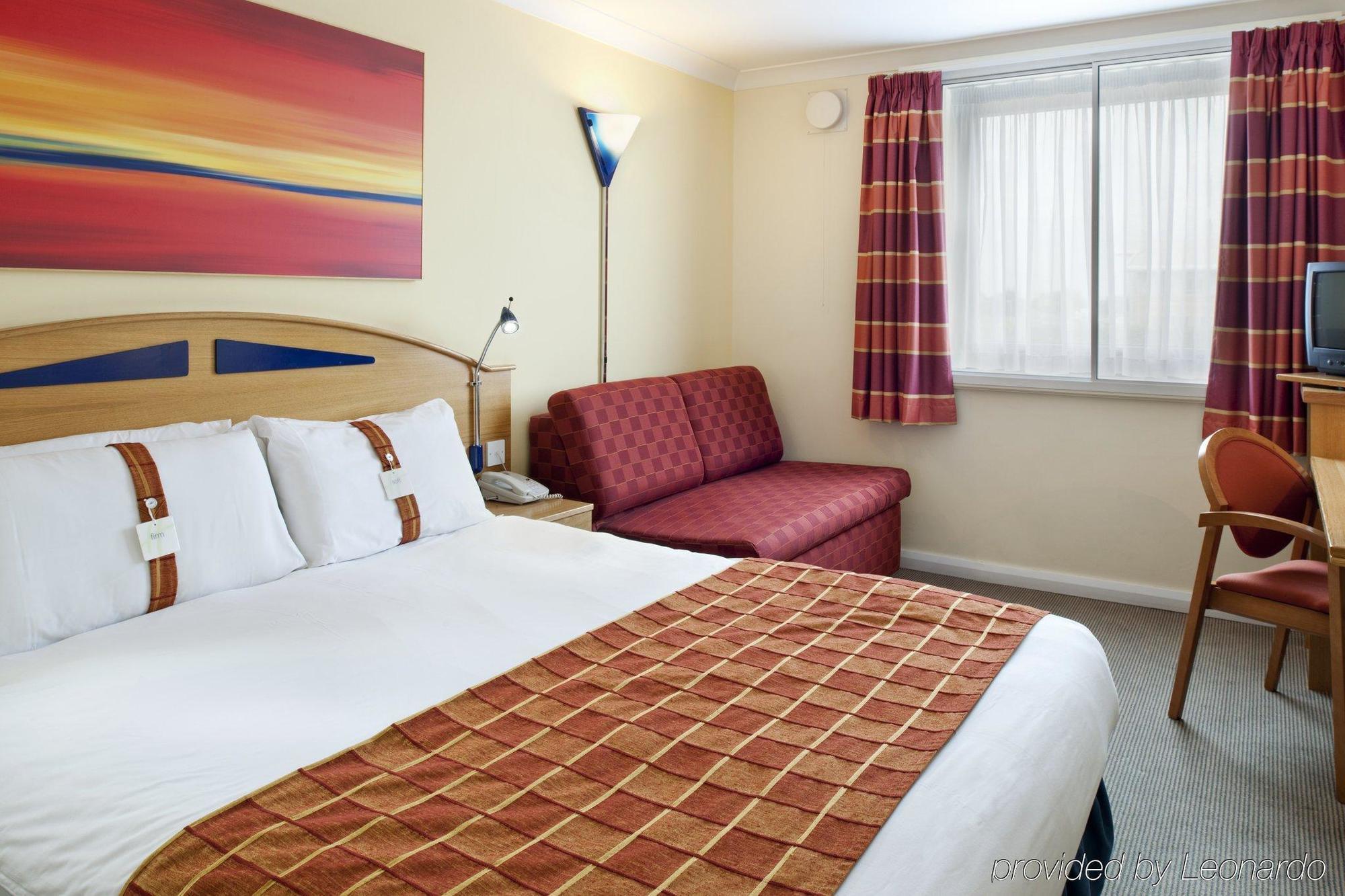 Holiday Inn Express East Midlands Airport By Ihg Castle Donington Room photo
