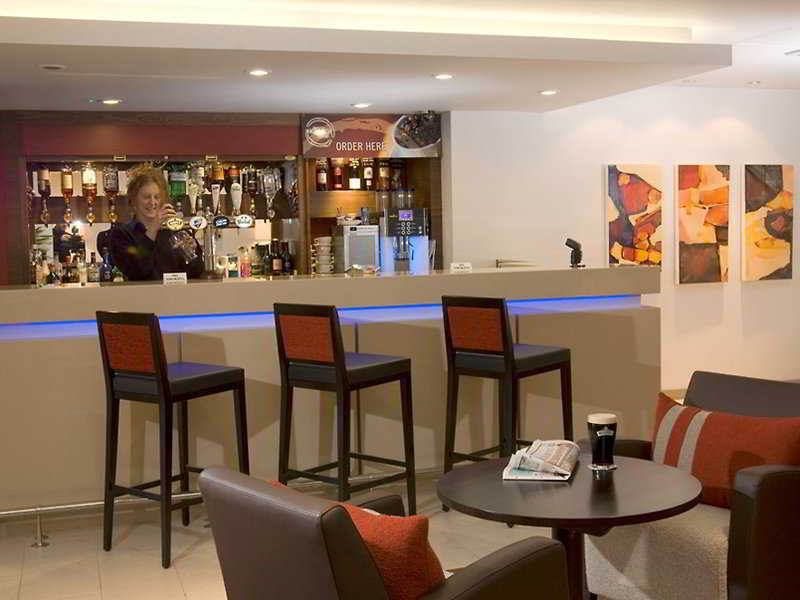Holiday Inn Express East Midlands Airport By Ihg Castle Donington Restaurant photo