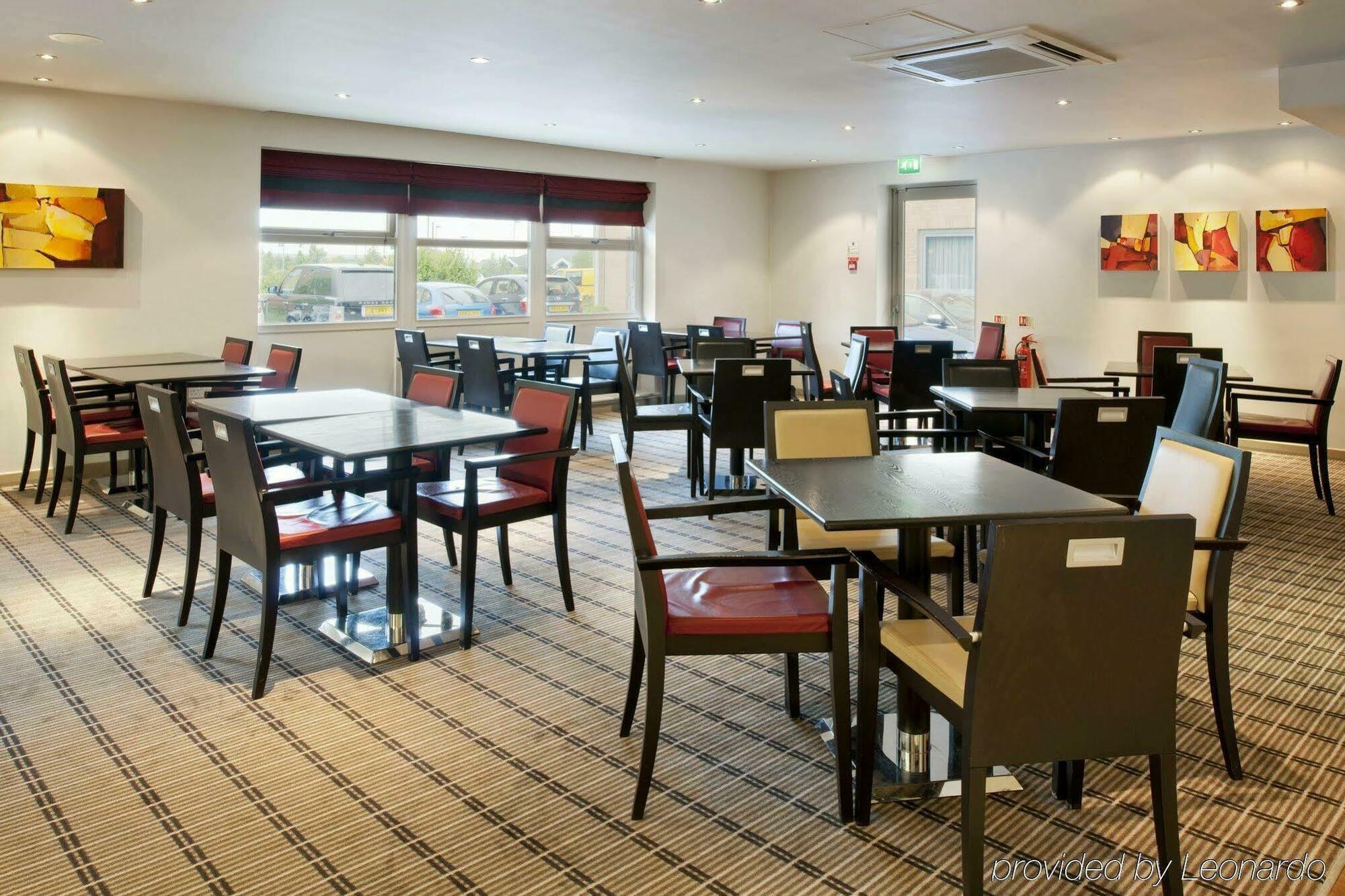 Holiday Inn Express East Midlands Airport By Ihg Castle Donington Restaurant photo