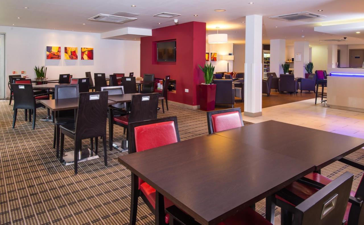 Holiday Inn Express East Midlands Airport By Ihg Castle Donington Exterior photo